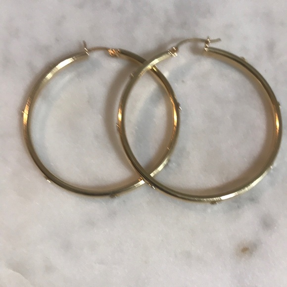 14 kt yellow gold with silver screws hoops - Picture 1 of 3
